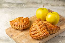 [A01.01.005] CHAUSSON  (PASTEL) CON RELLENO DE MANZANA